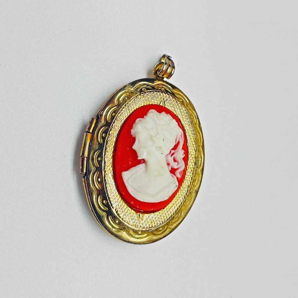 Vintage Cameo Locket Pendant Red White Lady Profile Gold Tone Oval Necklace